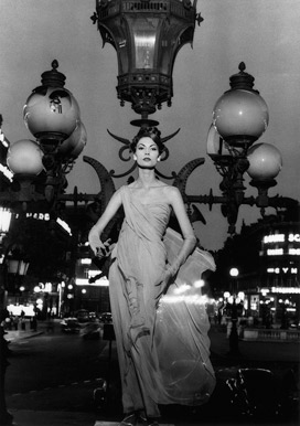 Image no. 56: Mary on Lampost, Paris (Vogue) (William Klein), code=S, ord=1000, date=1957